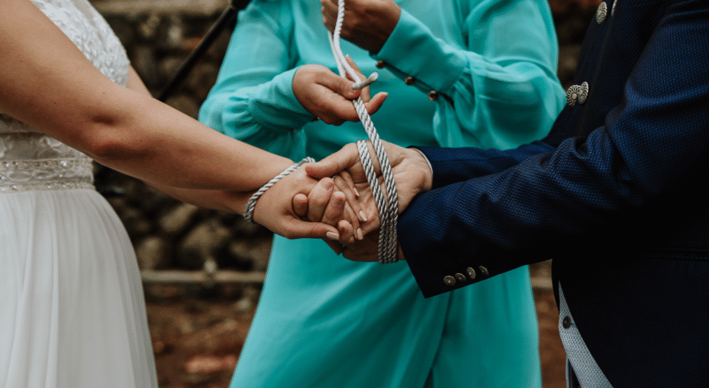 Handfasting: Conheça mais um ritual de casamento